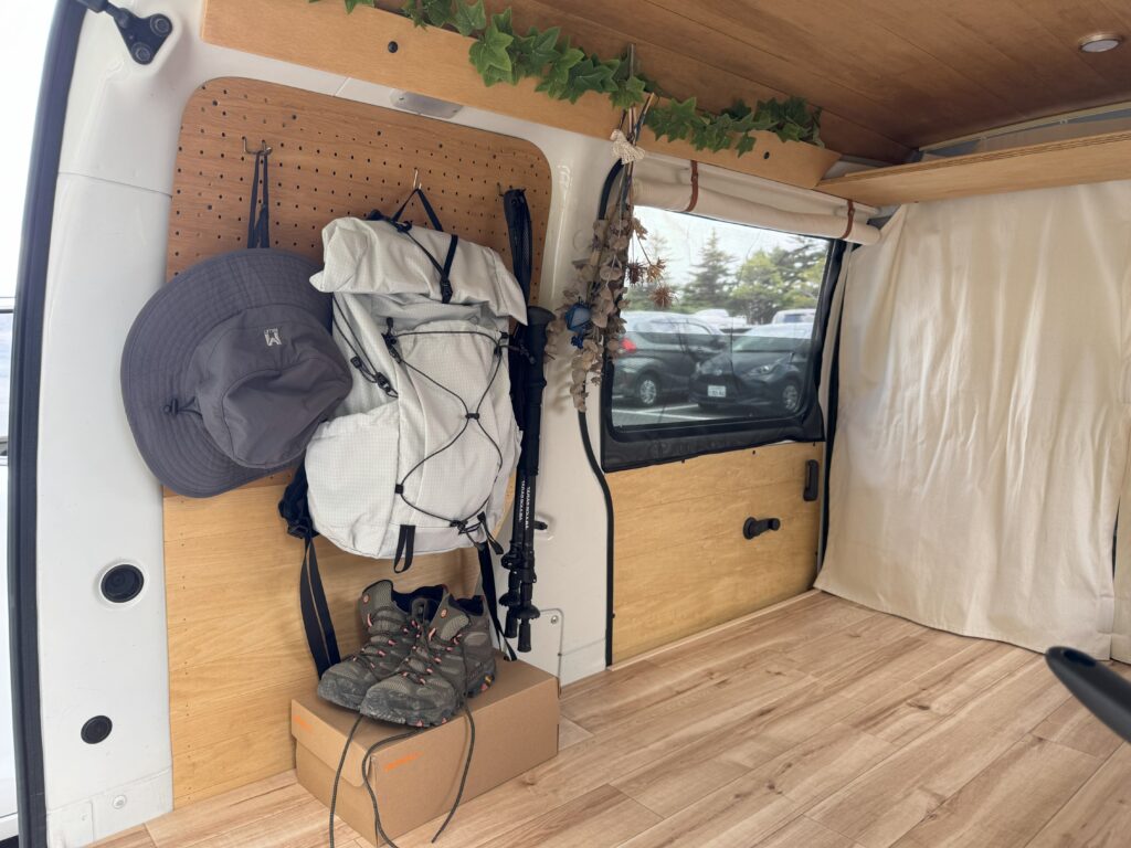車中泊車の車内