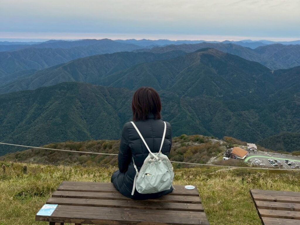 伊吹山山頂の女性